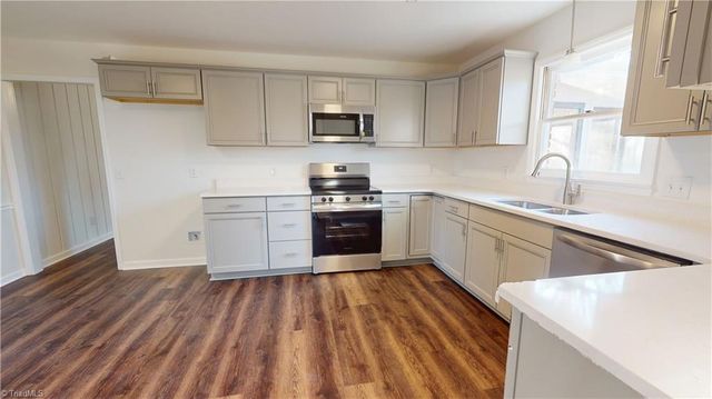 140 Hidden Hills Drive, Kernersville, NC 27284