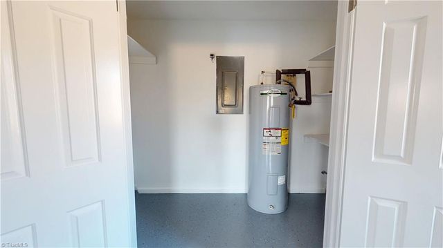 140 Hidden Hills Drive, Kernersville, NC 27284