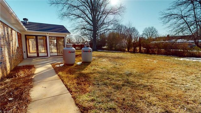 140 Hidden Hills Drive, Kernersville, NC 27284