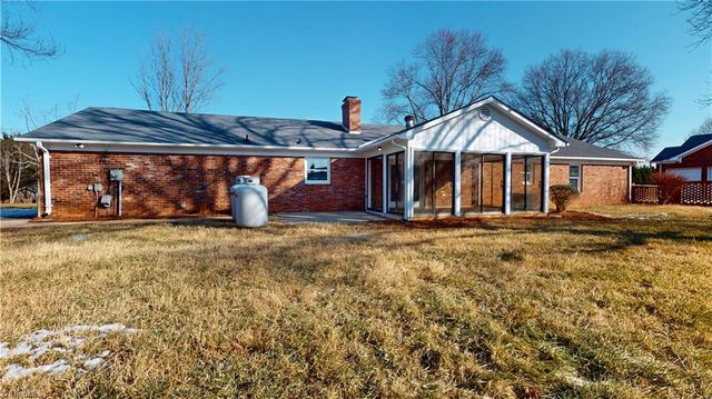 140 Hidden Hills Drive, Kernersville, NC 27284