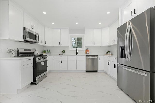 557 Southside Avenue, Freeport, NY 11520