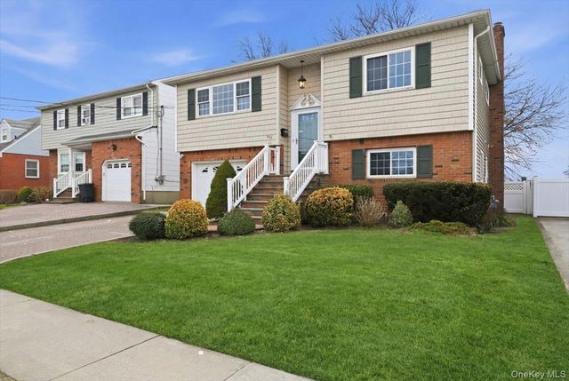 557 Southside Avenue, Freeport, NY 11520