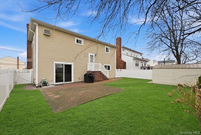 557 Southside Avenue, Freeport, NY 11520