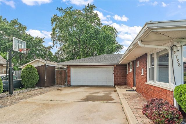 8758 Nashville Avenue, Oak Lawn, IL 60453