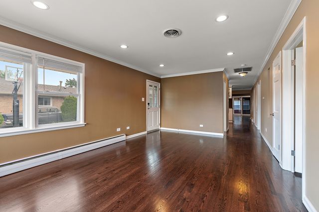 8758 Nashville Avenue, Oak Lawn, IL 60453