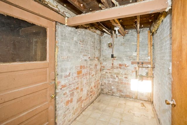 566 Broadway St, Chicopee, MA 01020