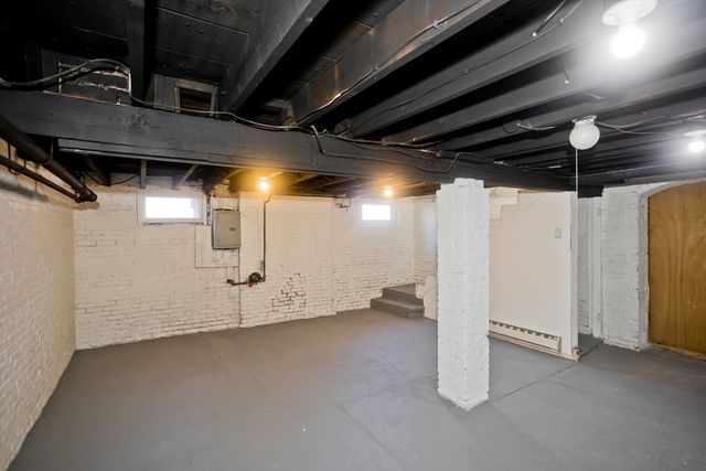 566 Broadway St, Chicopee, MA 01020