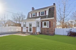 566 Broadway St, Chicopee, MA 01020