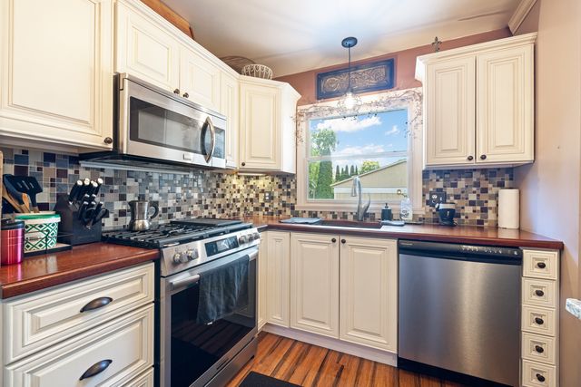 745 Sunbury Road, South Elgin, IL 60177
