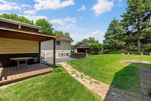 745 Sunbury Road, South Elgin, IL 60177
