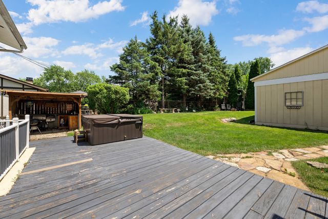 745 Sunbury Road, South Elgin, IL 60177