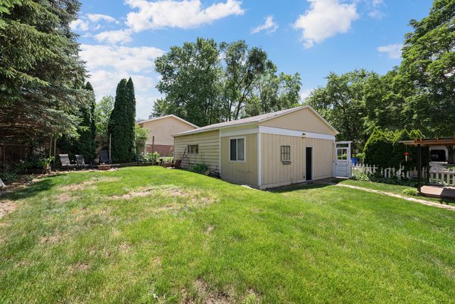 745 Sunbury Road, South Elgin, IL 60177