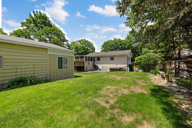 745 Sunbury Road, South Elgin, IL 60177