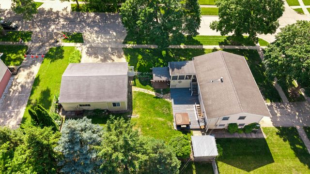 745 Sunbury Road, South Elgin, IL 60177