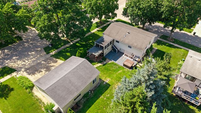 745 Sunbury Road, South Elgin, IL 60177