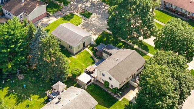 745 Sunbury Road, South Elgin, IL 60177