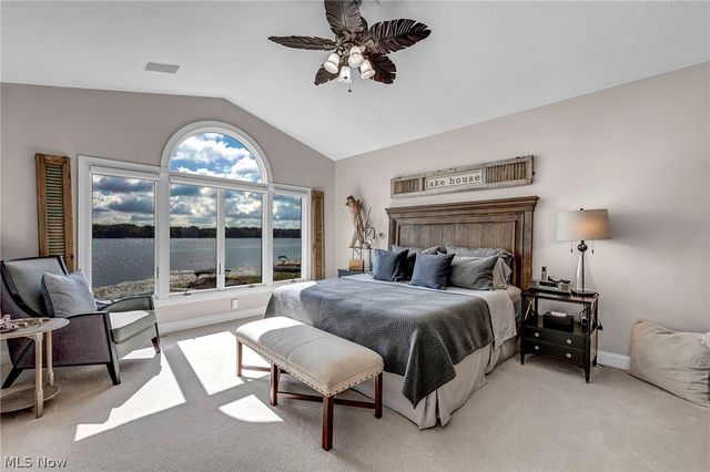 1004 Waters Edge Drive, Columbiana, OH 44408