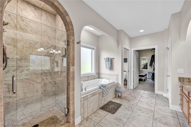 1004 Waters Edge Drive, Columbiana, OH 44408