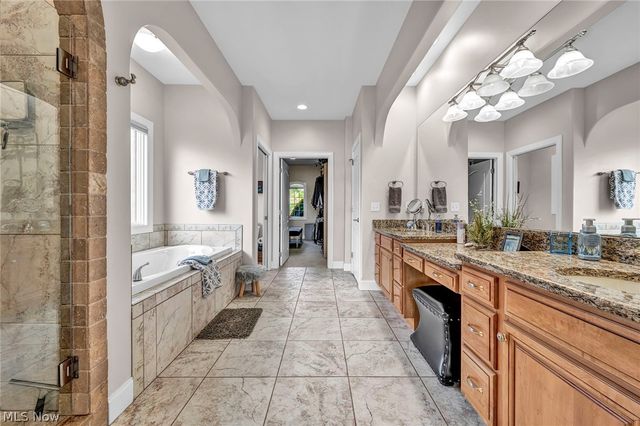 1004 Waters Edge Drive, Columbiana, OH 44408