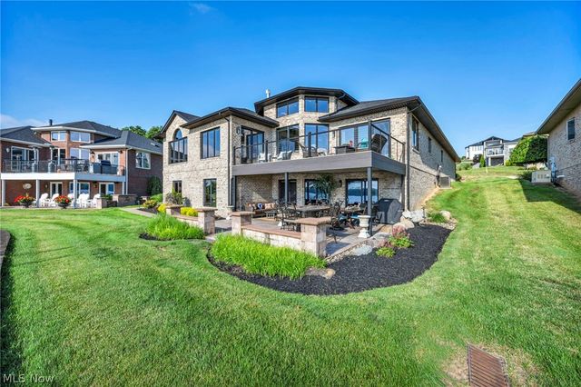 1004 Waters Edge Drive, Columbiana, OH 44408