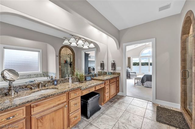 1004 Waters Edge Drive, Columbiana, OH 44408