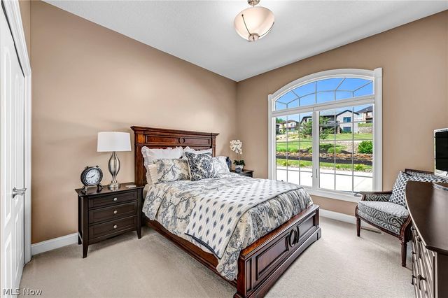 1004 Waters Edge Drive, Columbiana, OH 44408