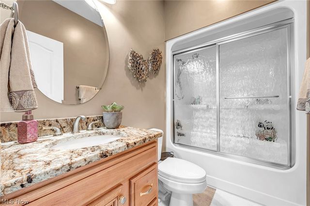 1004 Waters Edge Drive, Columbiana, OH 44408