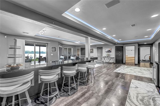 1004 Waters Edge Drive, Columbiana, OH 44408
