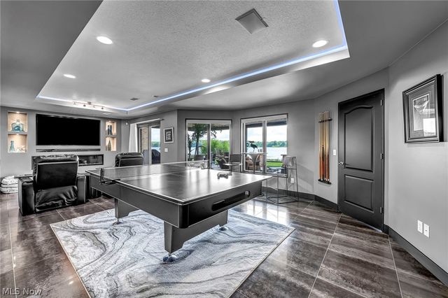 1004 Waters Edge Drive, Columbiana, OH 44408