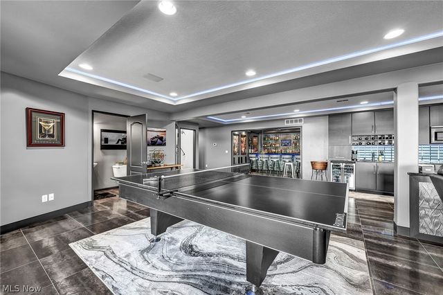 1004 Waters Edge Drive, Columbiana, OH 44408