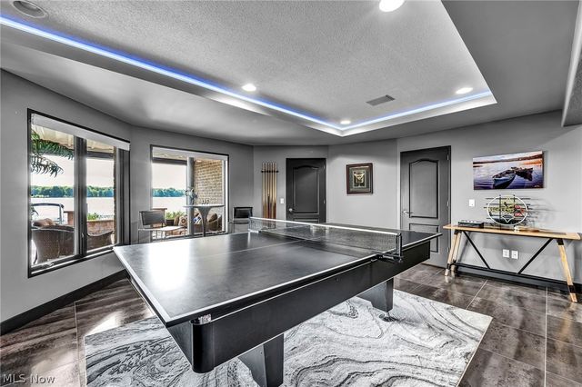 1004 Waters Edge Drive, Columbiana, OH 44408