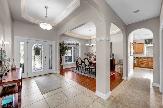 1004 Waters Edge Drive, Columbiana, OH 44408