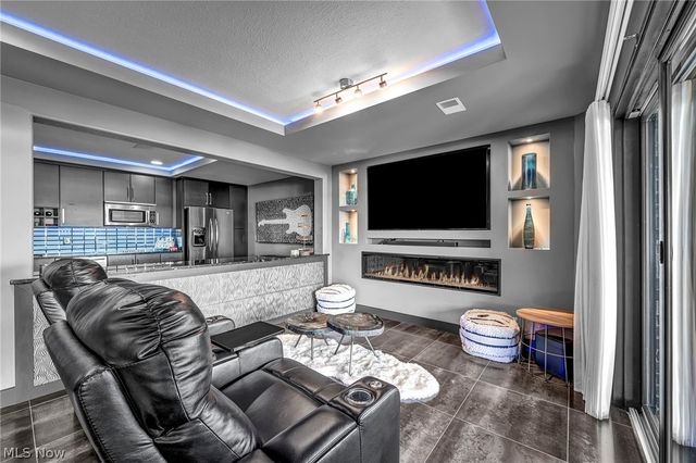1004 Waters Edge Drive, Columbiana, OH 44408