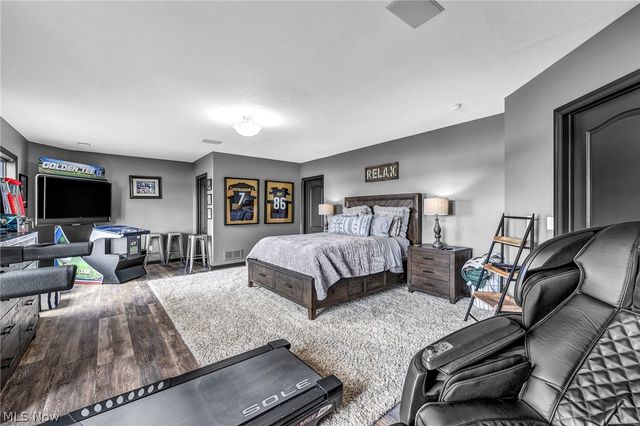 1004 Waters Edge Drive, Columbiana, OH 44408
