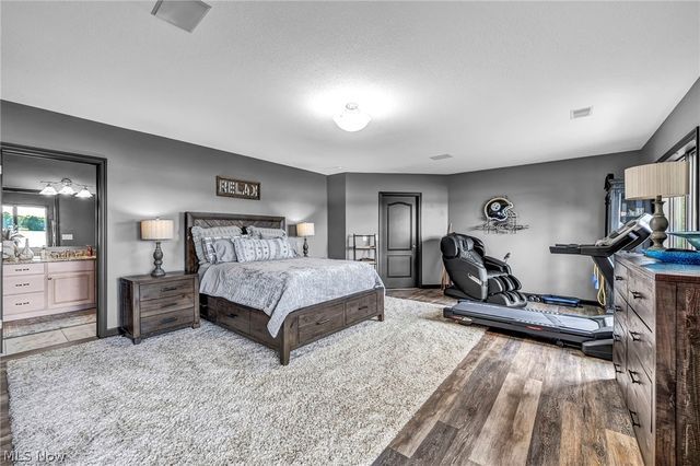 1004 Waters Edge Drive, Columbiana, OH 44408