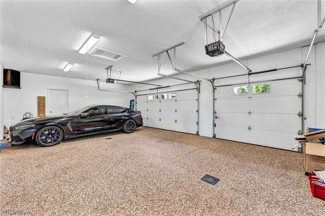 1004 Waters Edge Drive, Columbiana, OH 44408