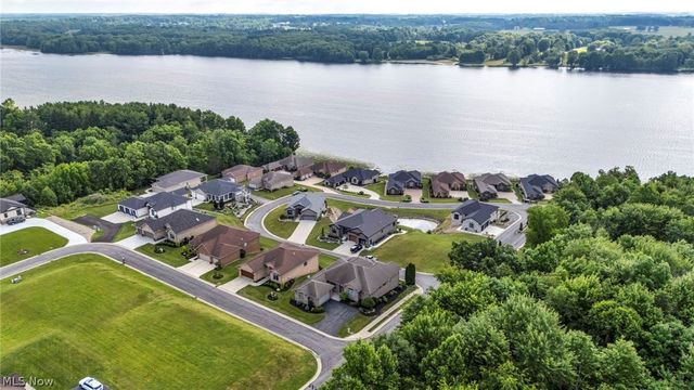 1004 Waters Edge Drive, Columbiana, OH 44408