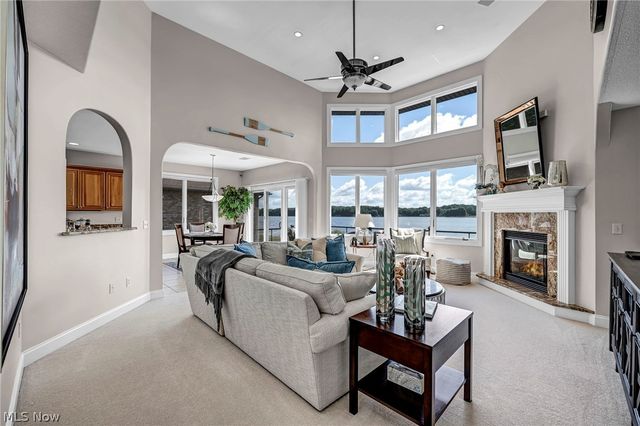 1004 Waters Edge Drive, Columbiana, OH 44408