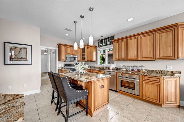 1004 Waters Edge Drive, Columbiana, OH 44408