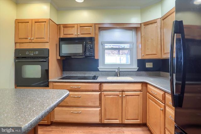 5 ROUND HILL RD, Camp Hill, PA 17011