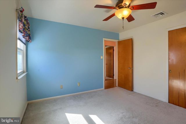 5 ROUND HILL RD, Camp Hill, PA 17011