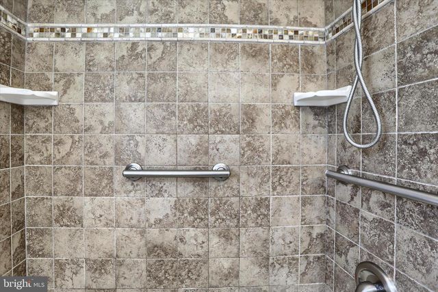 5 ROUND HILL RD, Camp Hill, PA 17011