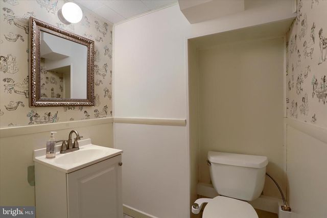 5 ROUND HILL RD, Camp Hill, PA 17011