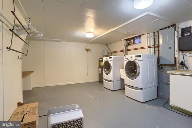 5 ROUND HILL RD, Camp Hill, PA 17011