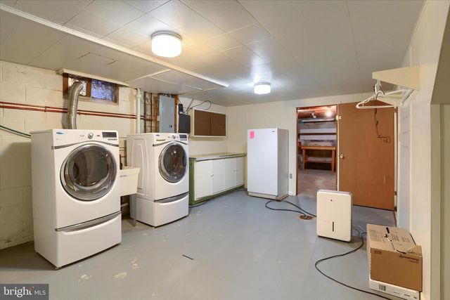 5 ROUND HILL RD, Camp Hill, PA 17011