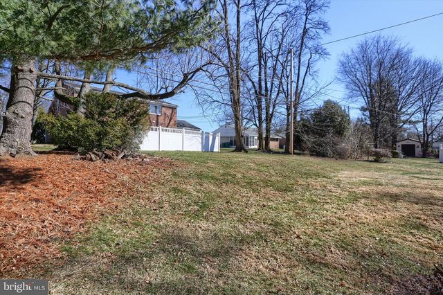 5 ROUND HILL RD, Camp Hill, PA 17011