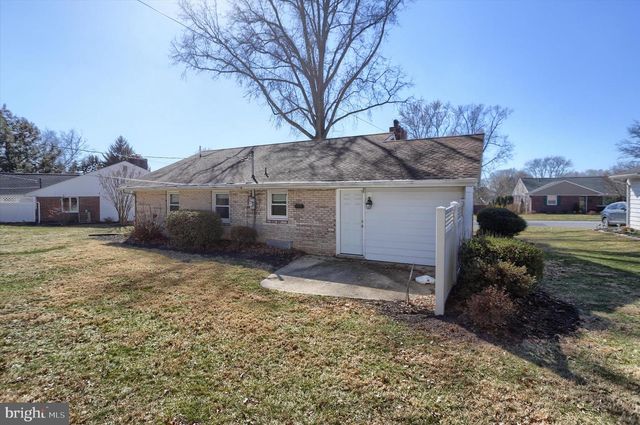 5 ROUND HILL RD, Camp Hill, PA 17011