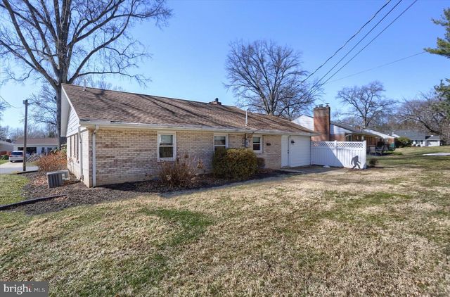 5 ROUND HILL RD, Camp Hill, PA 17011