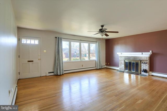 5 ROUND HILL RD, Camp Hill, PA 17011