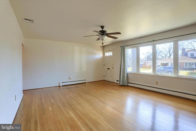 5 ROUND HILL RD, Camp Hill, PA 17011